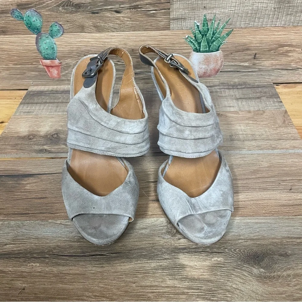 J. crew women’s suede leather peep toe heels stiletto beige neutral size 6.5 4”